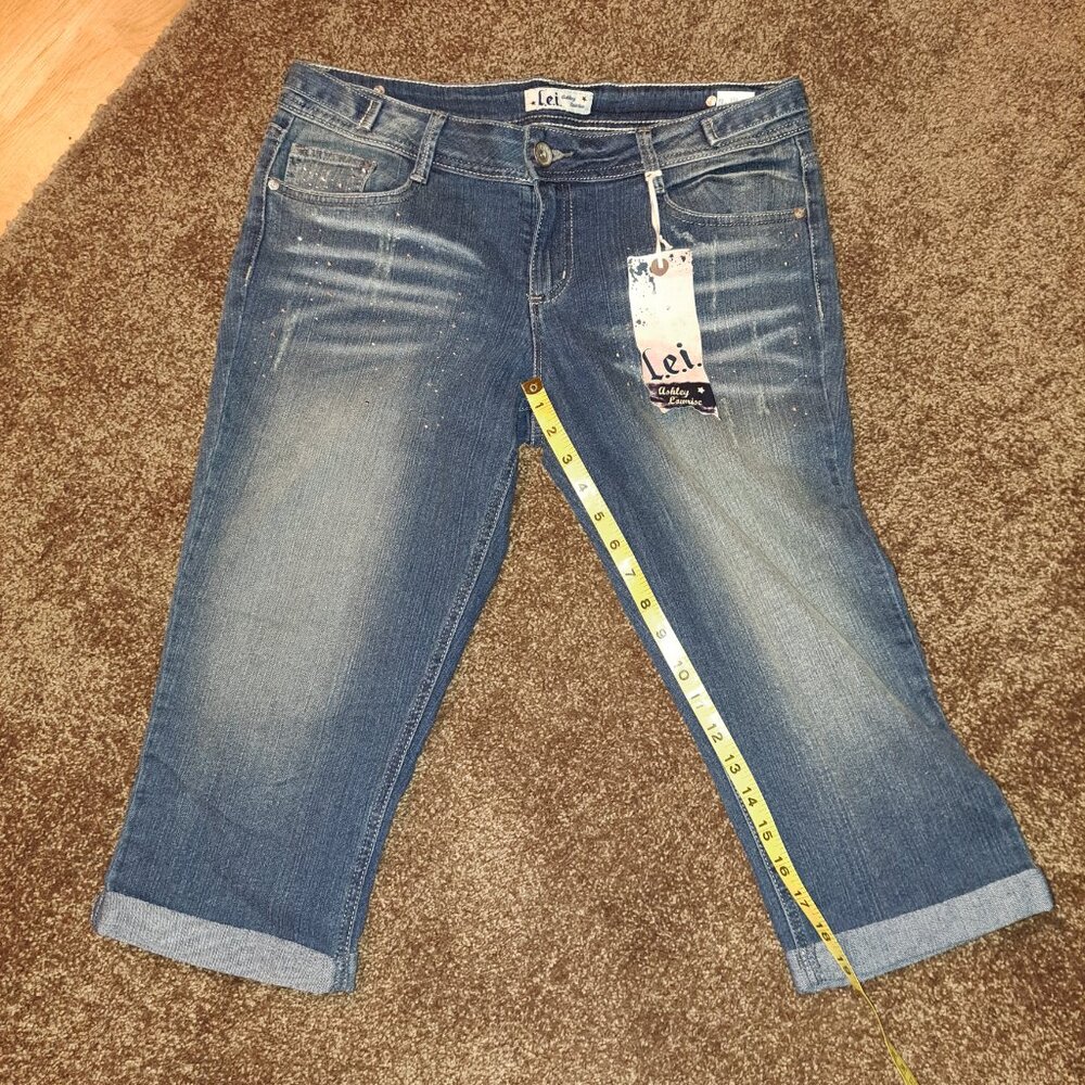 L.e.i Jeans Ashley Lowrise Distressed Capris w/Rhinestone Embellishments NWT - Picture 4 of 11